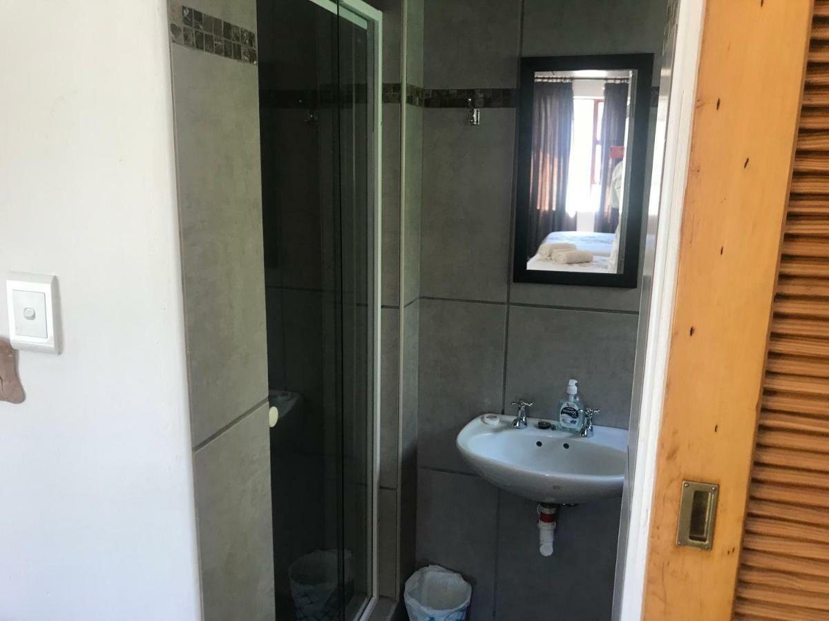 Towerzicht Guest House Ladismith Esterno foto