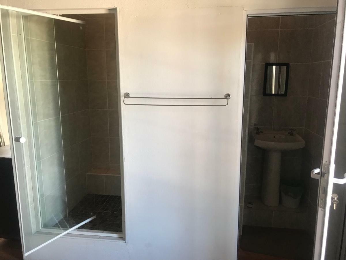 Towerzicht Guest House Ladismith Esterno foto